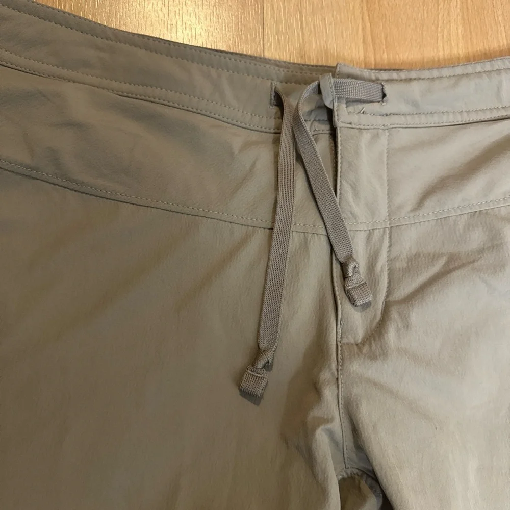 Mountain Hardwear Women's Pants in Tan and Blue - Picture 2 of 7